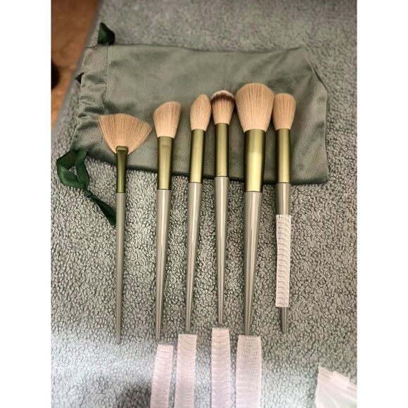 30 Pieces Green Makeup Brushes Kit Foundation Eyeshadow Brushes Set - Picture 3 of 4